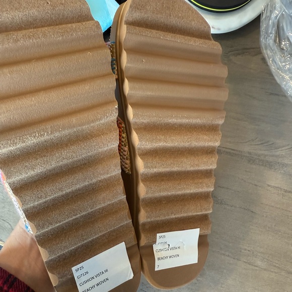 Reef Women's Sz.7 Multicolor Sandals NWO box - Picture 2 of 3